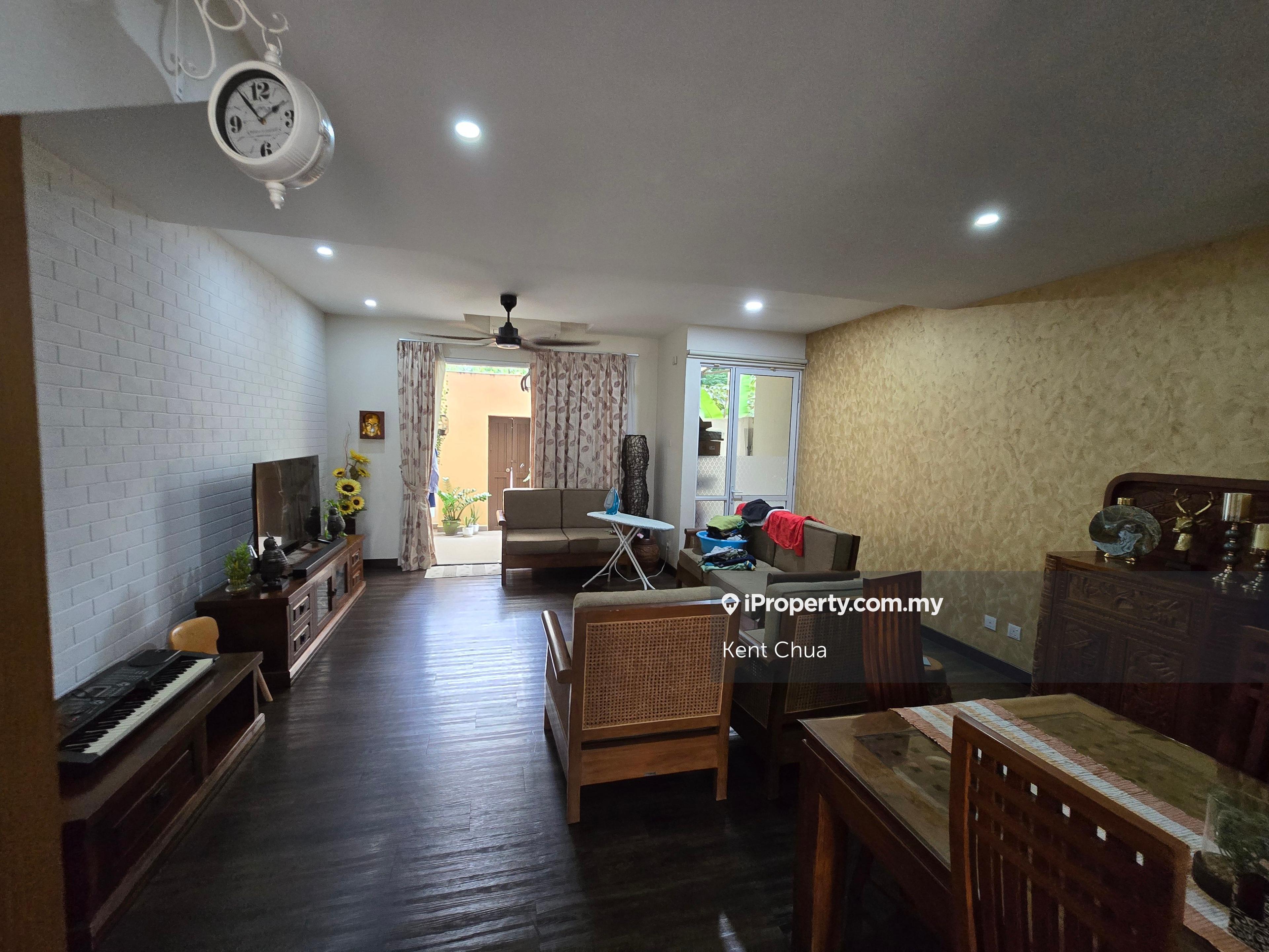 Limited 3sty courtyard terrace unit!
