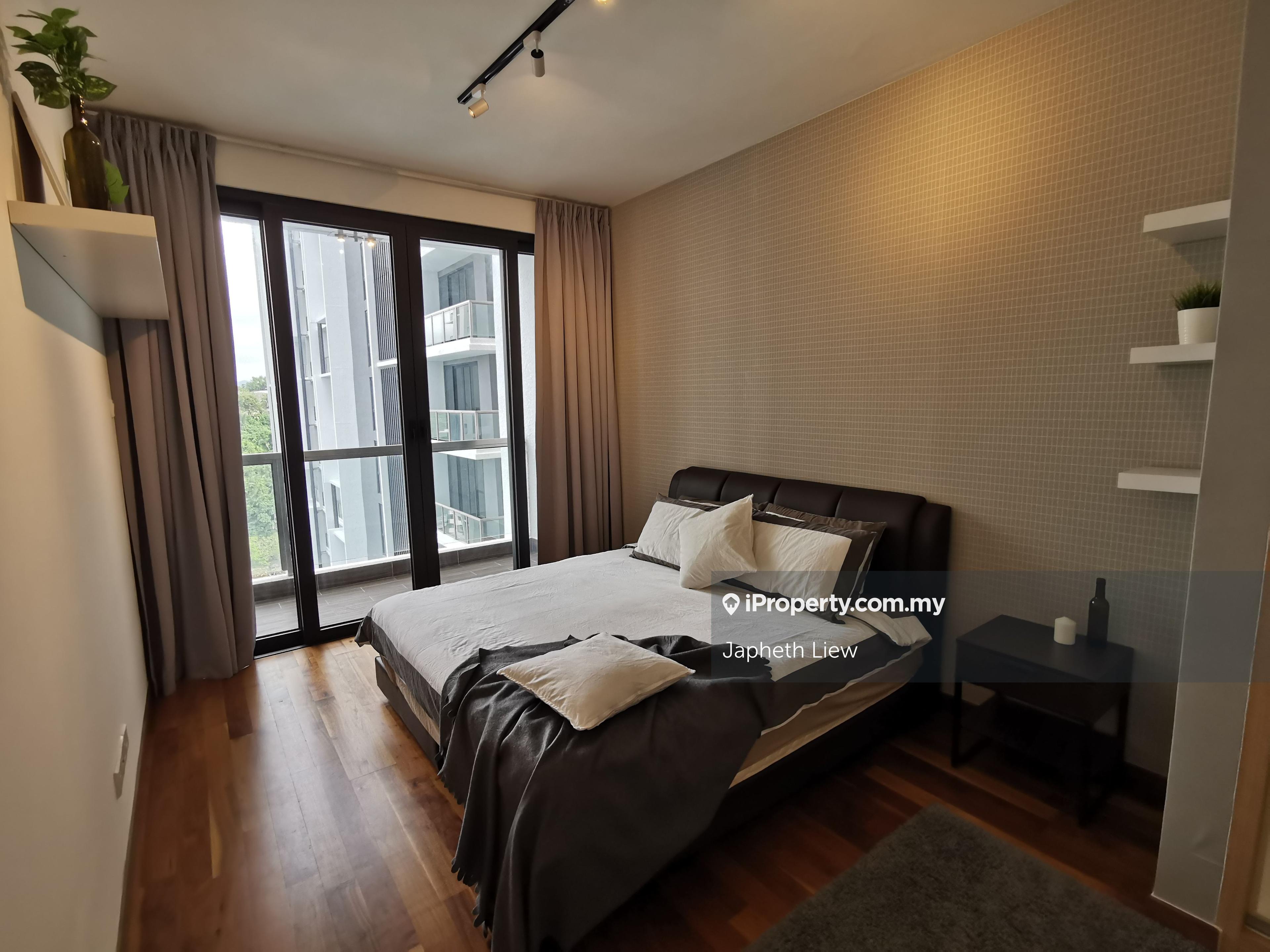 Seaside condominium in town