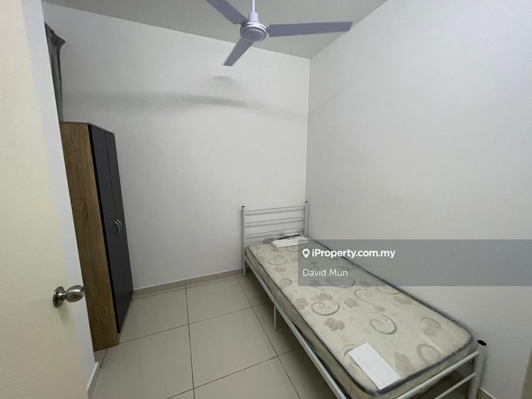 Limited female small room for rent direct to BRT easy access sunway