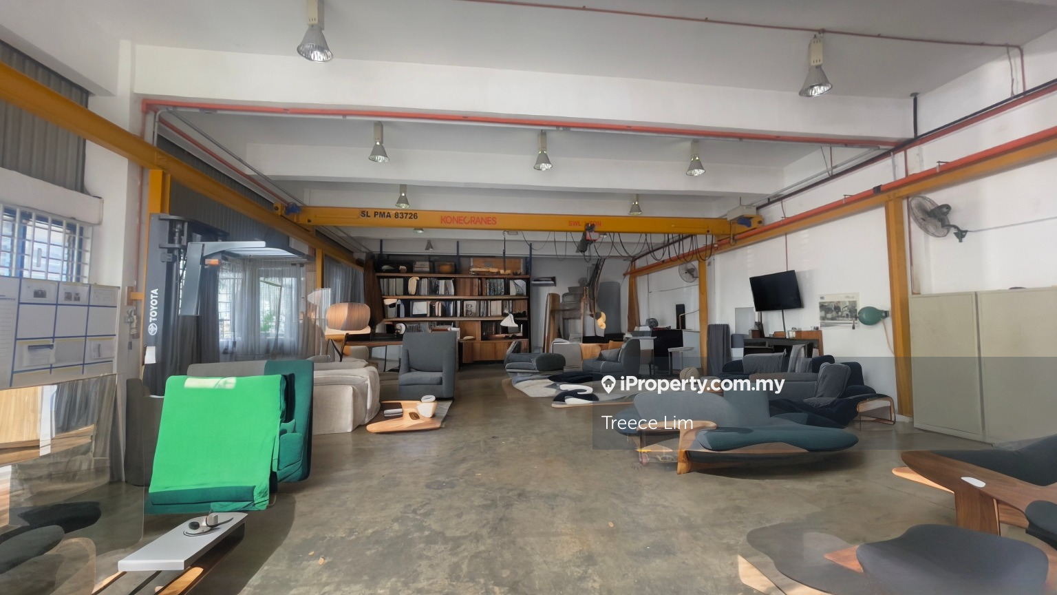 Temasya Glenmarie. Perfect for Storage, Food Production, Showroom