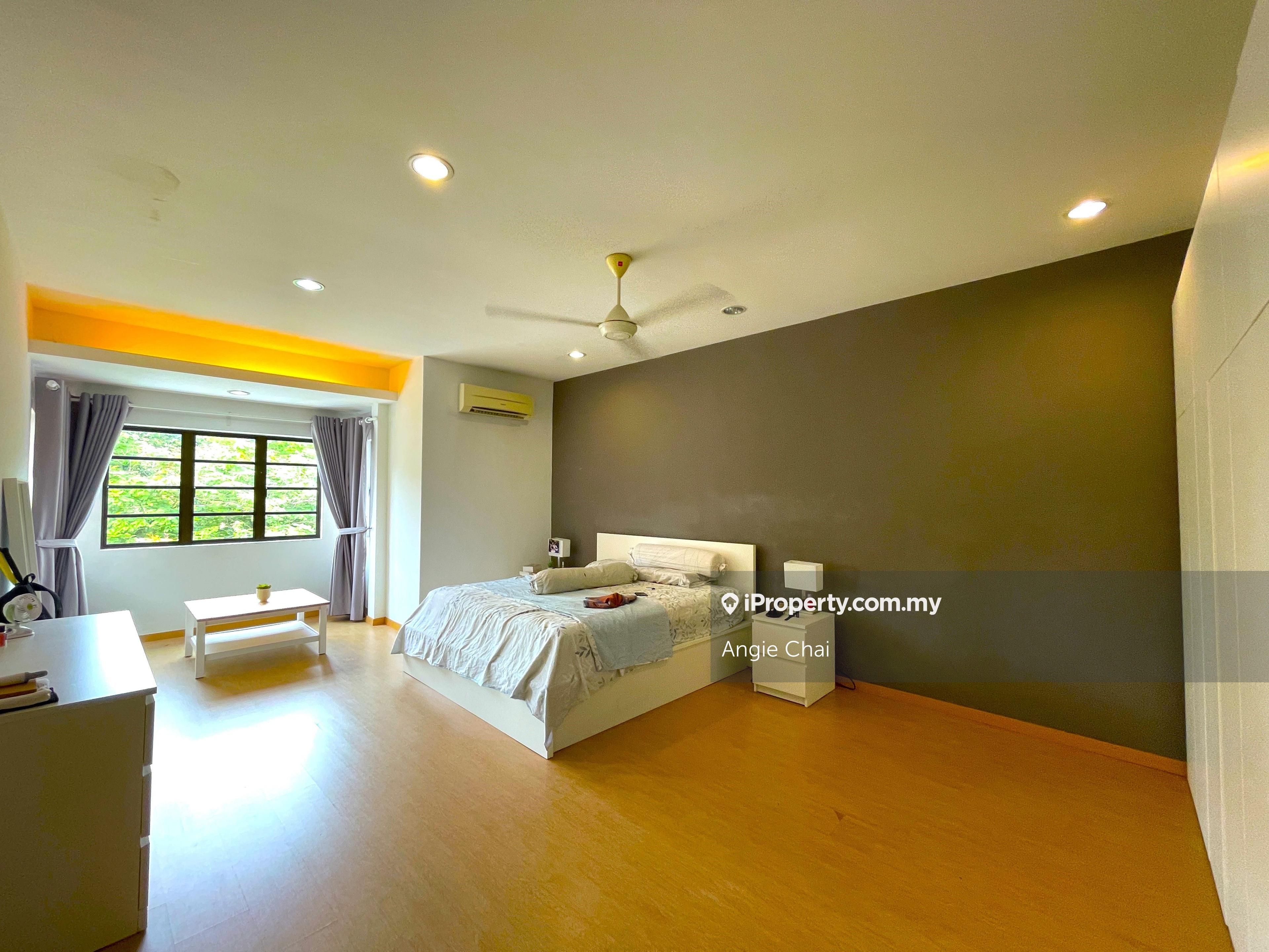 1.5 storey garden townhouse @ Sunway Damansara near Mall, MRT station