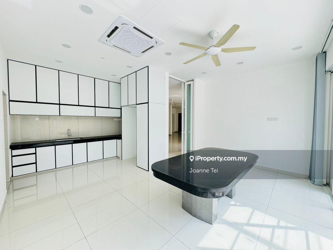 Fully Furnished 3 Storey Clover Garden Residence