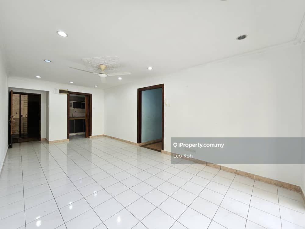 Freehold Renovated Kitchen Cabinet Ground Floor 1 Car Park