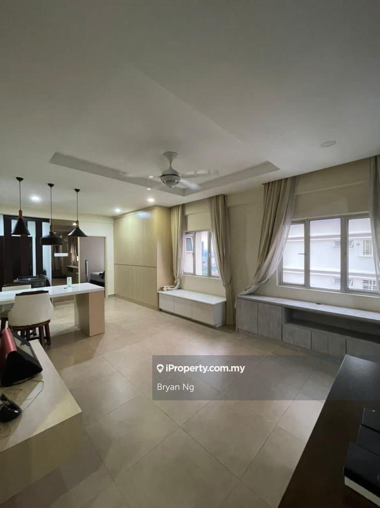 Fully Furnished , Fully Renovated , Biggest Unit , Corner Lot