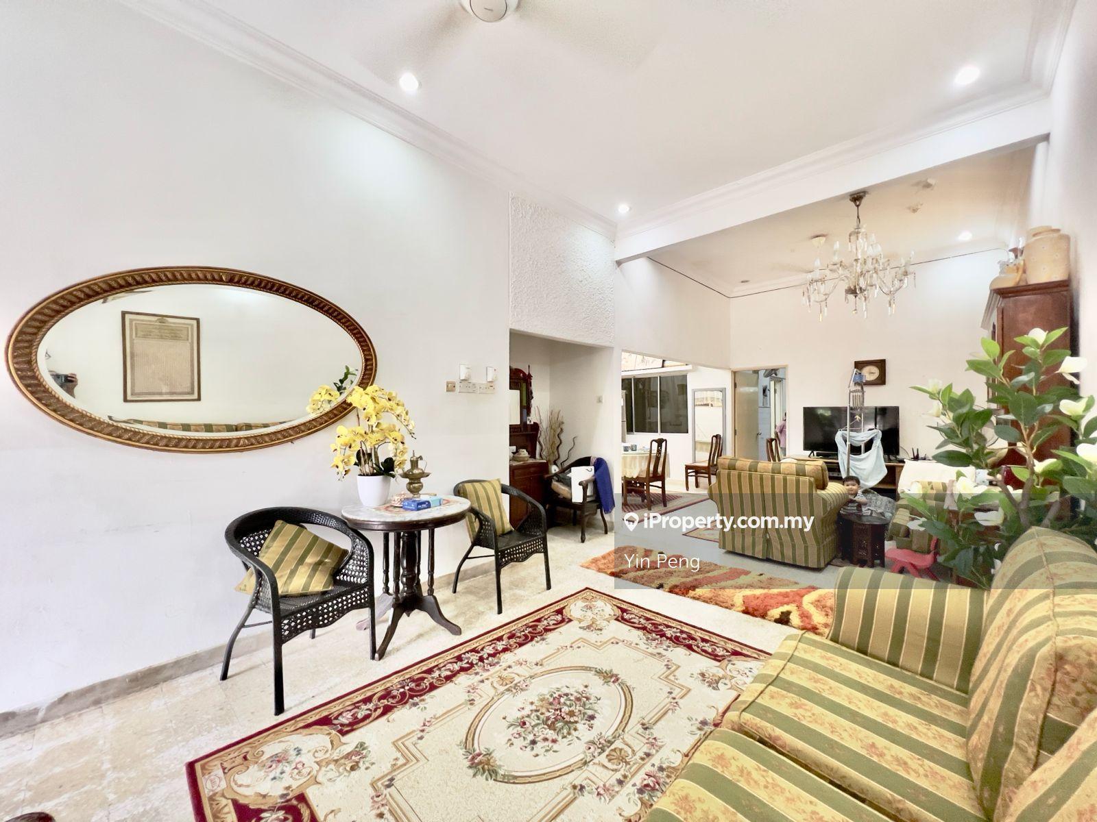 Convenient Location l Great Layout l Well Kept 1-Storey ttdi Home 
