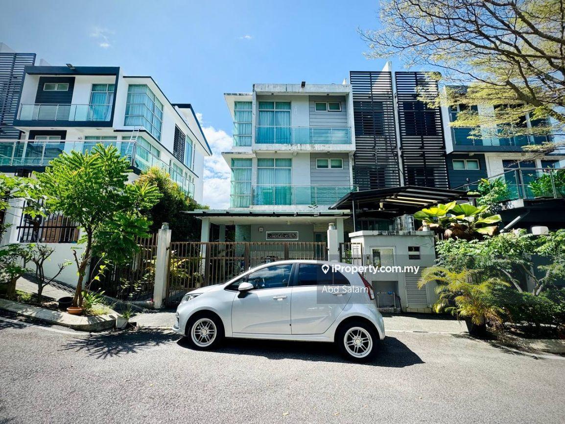 Freehold Double Storey Semi-D 8 Bedroom woth Nice Interior Design