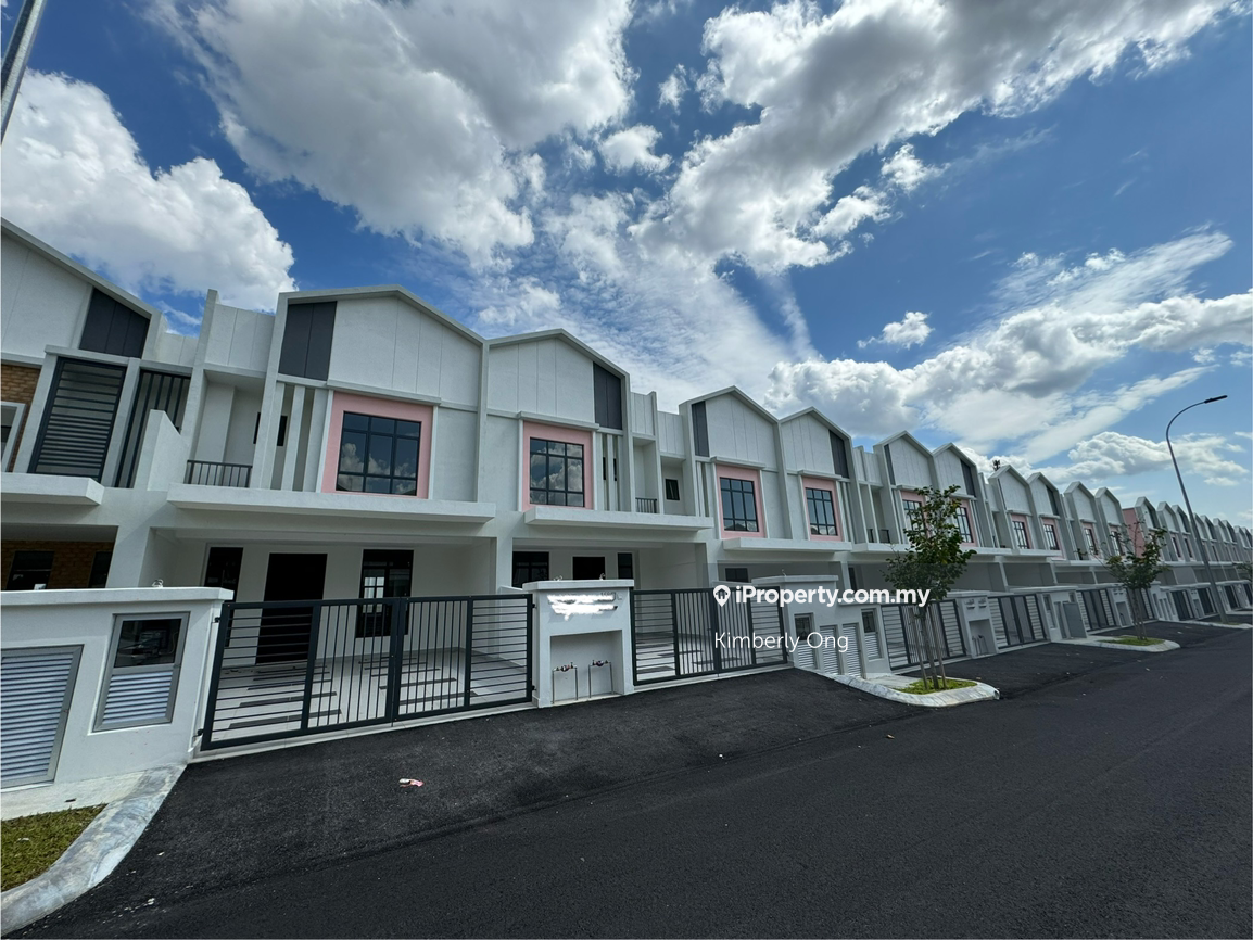 Brand New Ready To Move In Forest Height