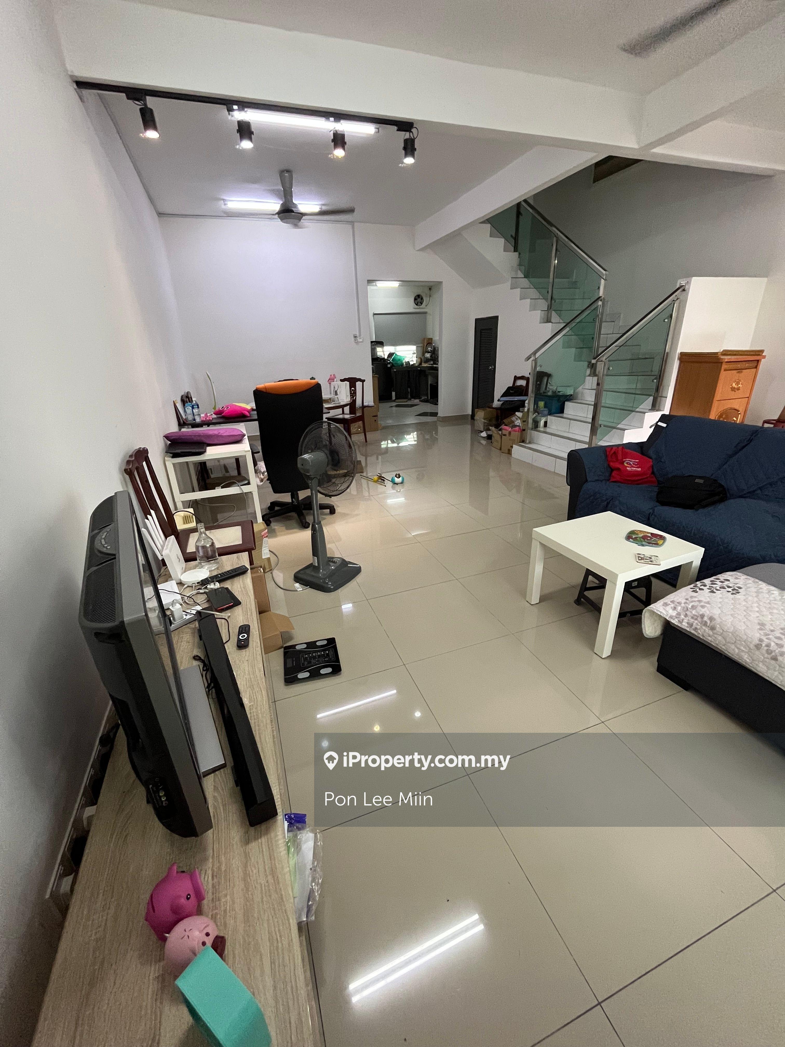 Semenyih Parklands Beranang-Renovated, Fully Furnished, Intermediate