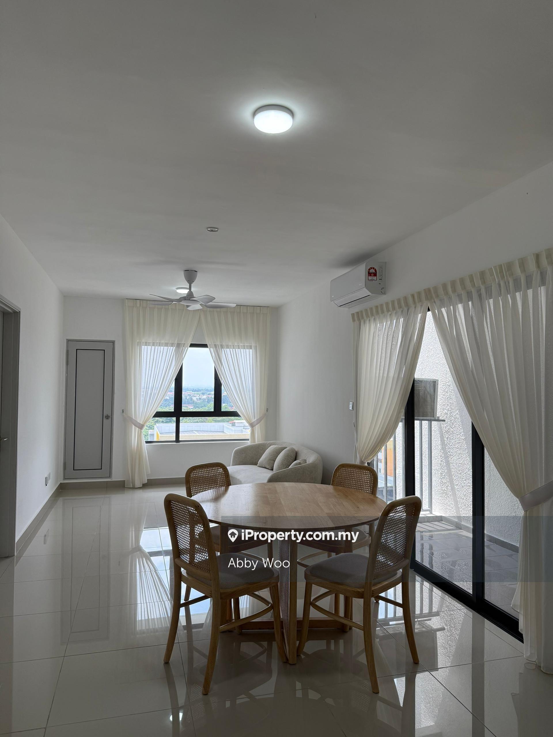 Berkeley Uptown Klang ( furnished 2 rooms 2 bath 2 parking )