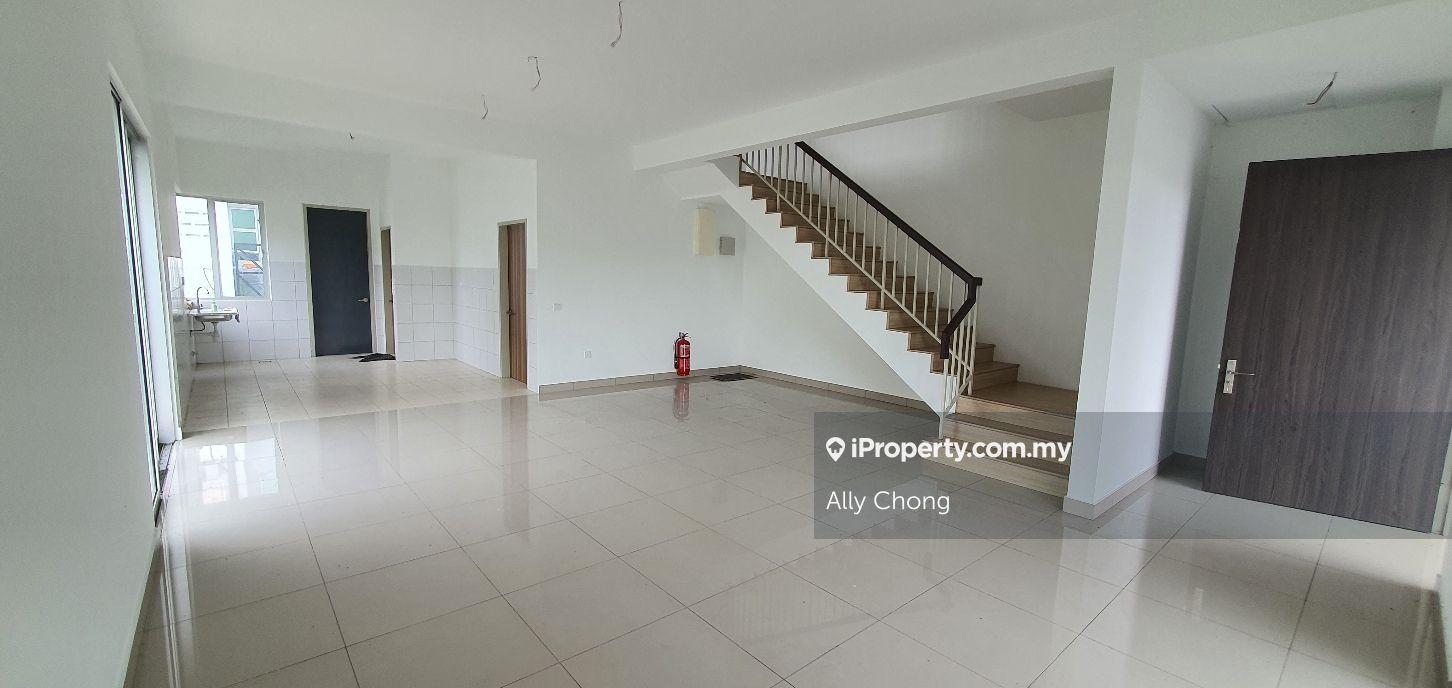 Bandar Serenia Endlot 2sty house with Land