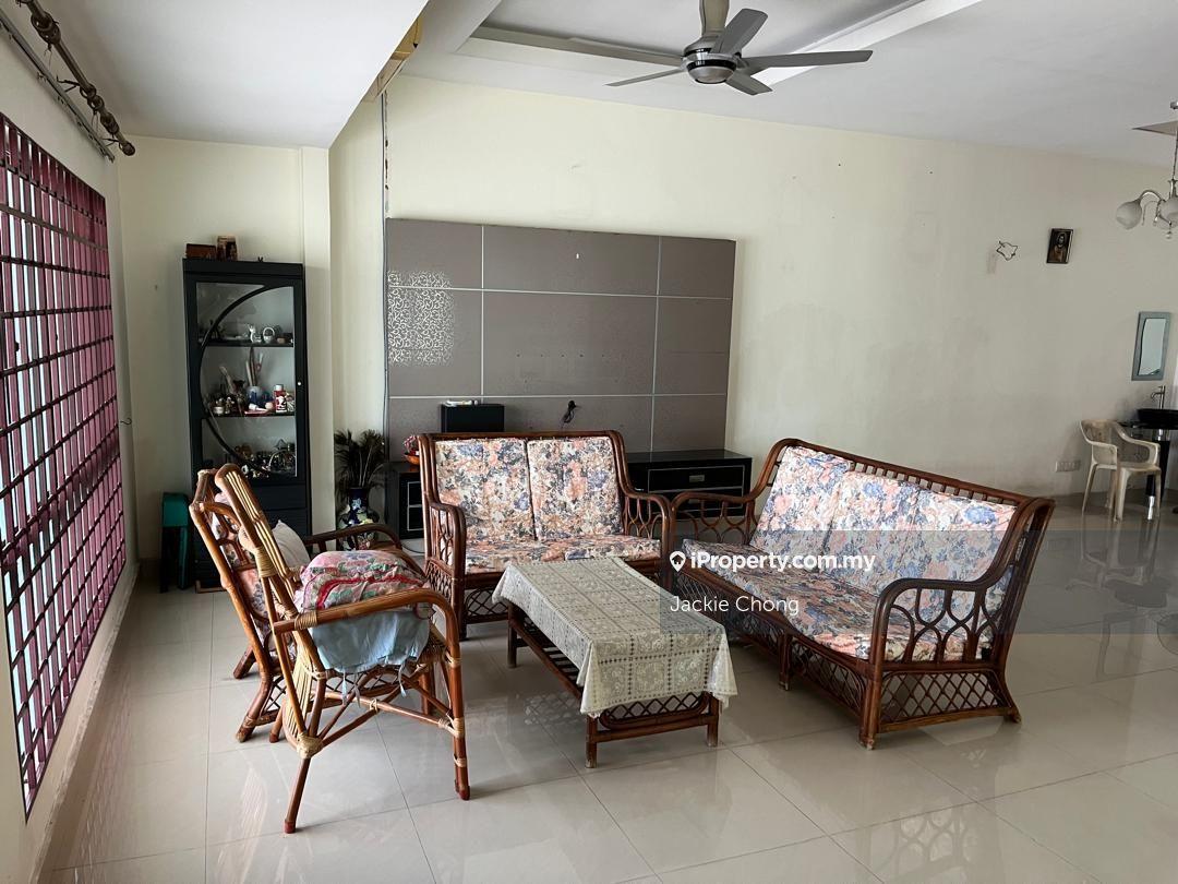Cozy & Well-Maintained Semi-D Home in Happy Garden, Move In Ready