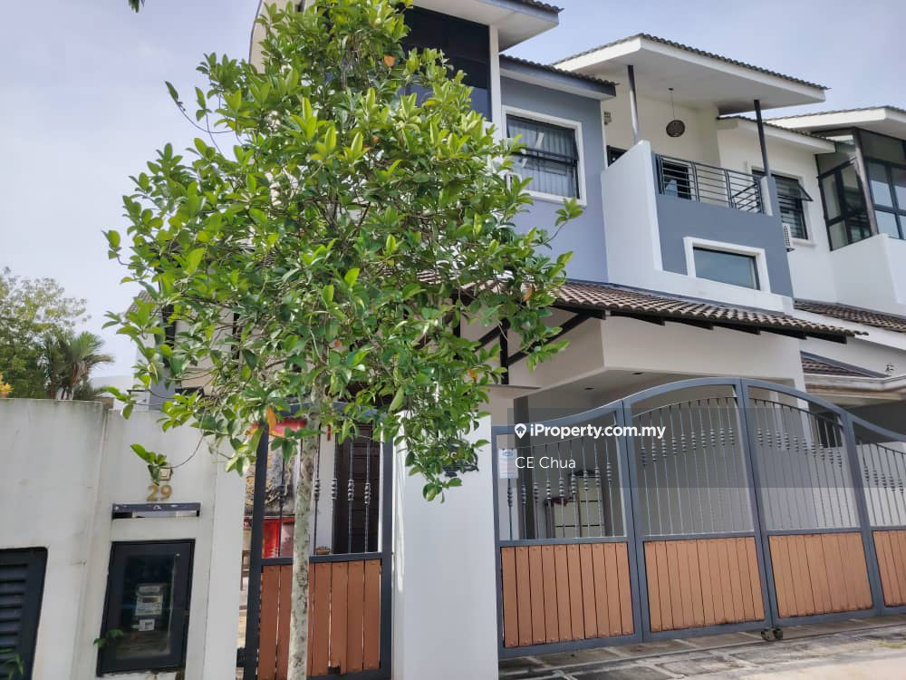 Lake Fields 3 storey Terrace Endlot House for Sale