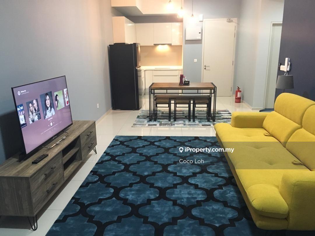 Cozy unit link with MRT station and retail shop
