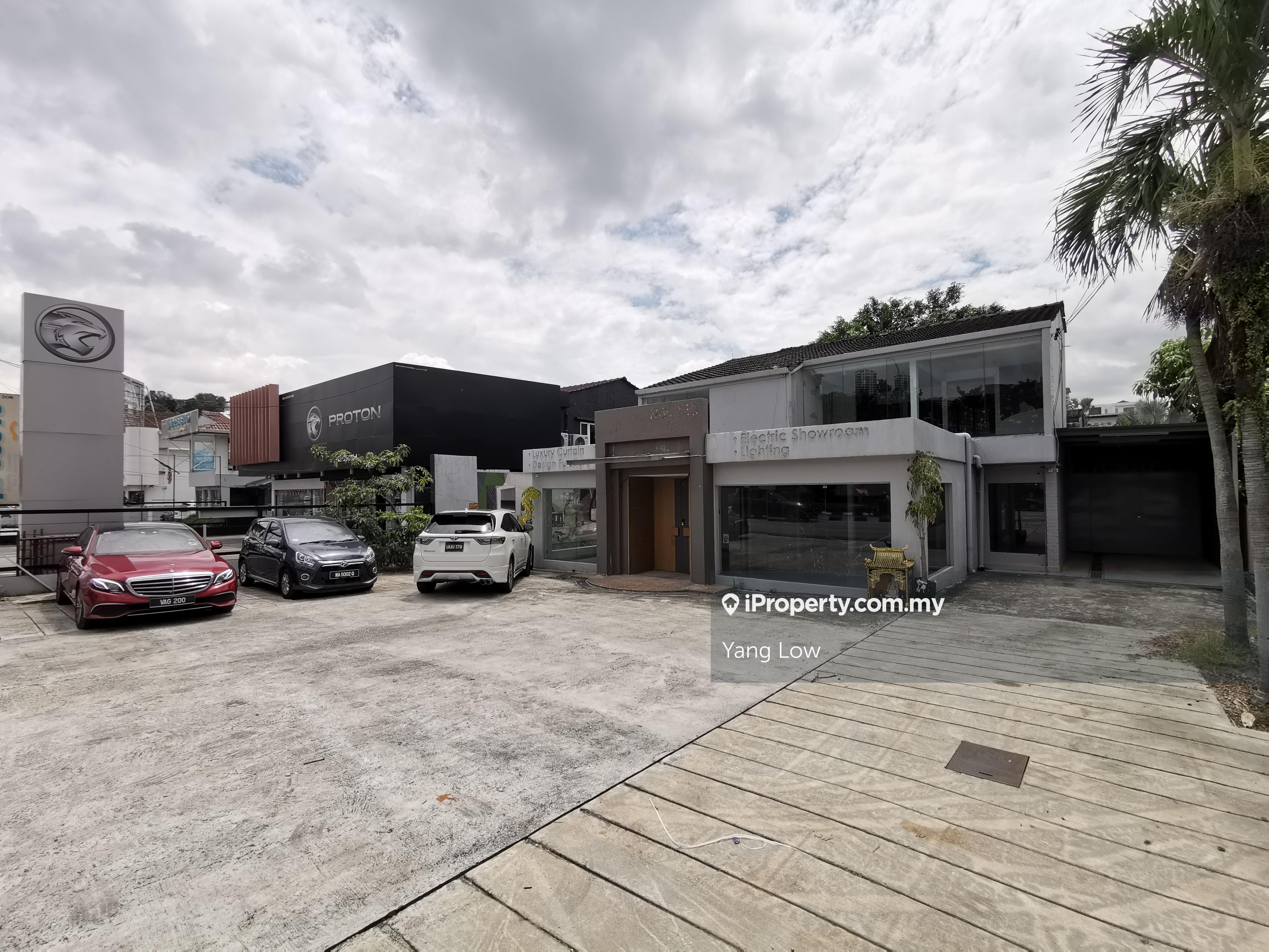 Commercial bungalow for Sale