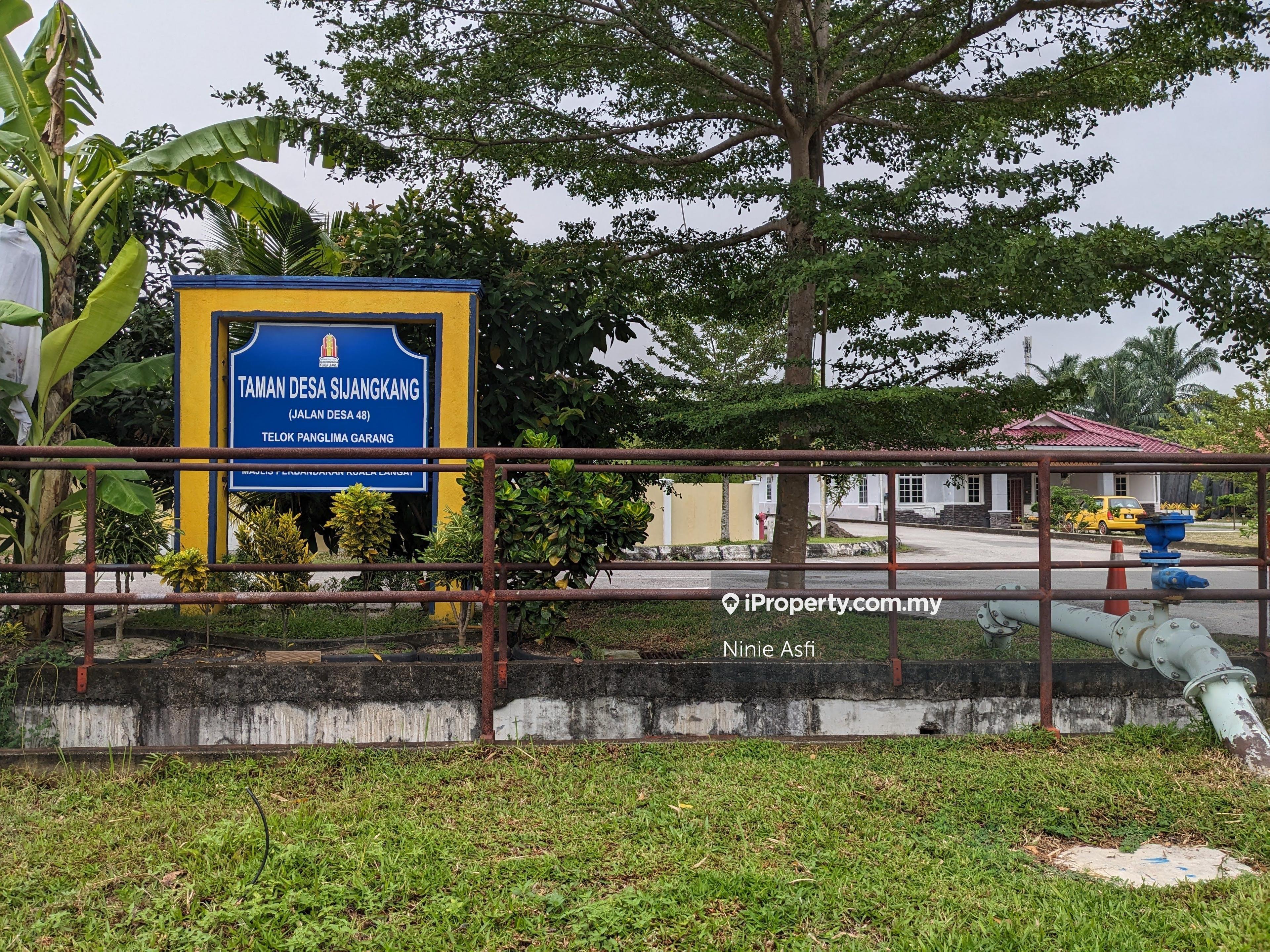 Semi-D @ Telok Panglima Garang for sale!