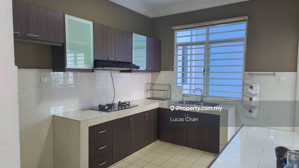 Pearl Avenue 1100 Sqft 3 R 2 B Partial Furnished Carpark For Rent
