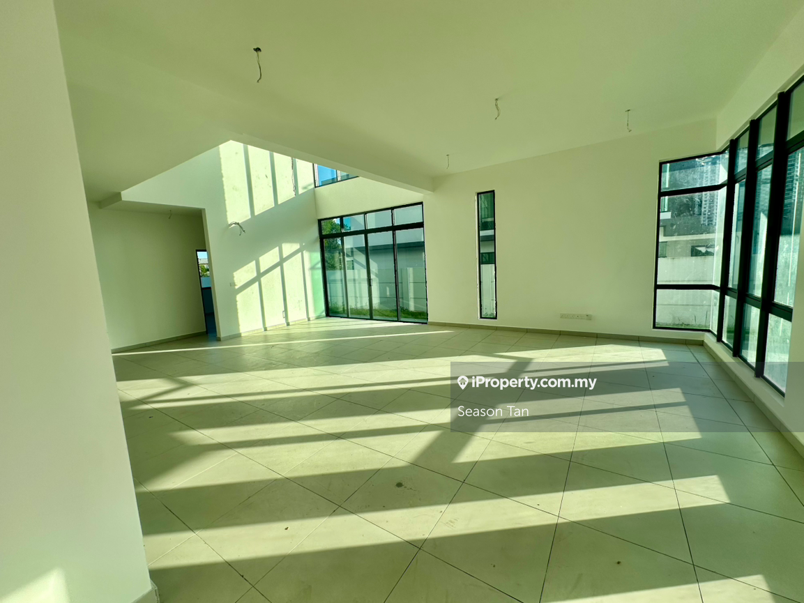 Walking distance 9ine residen landed semi D for rent 