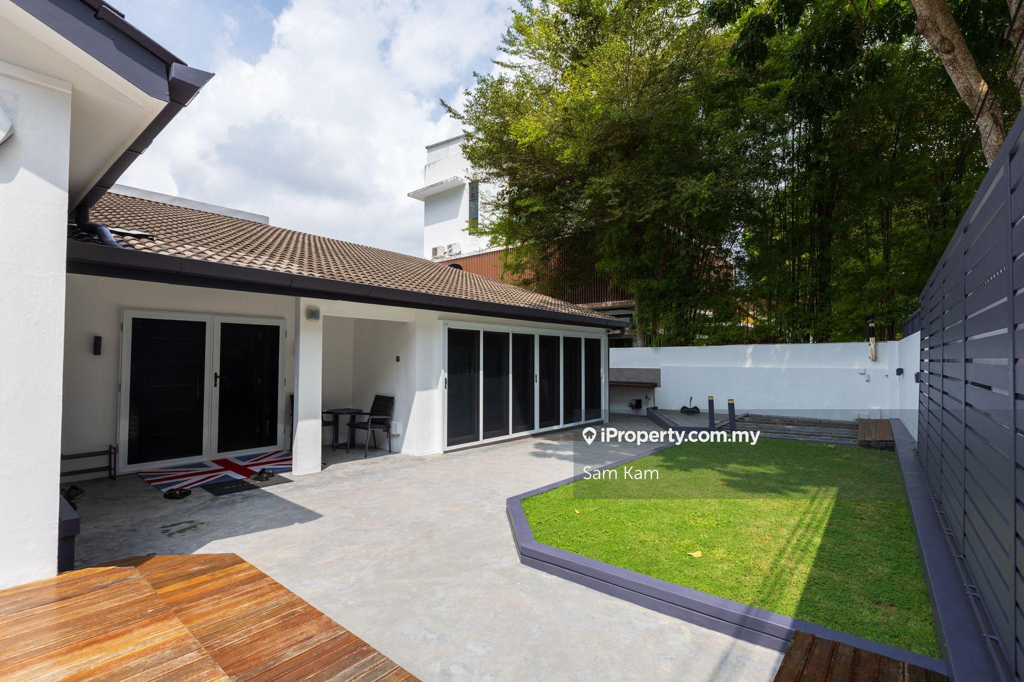 2.5 storey bungalow with swimming pool @ Tanjung Bungah