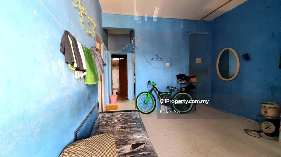 Walk distance to Selayang Hospital, peace and comfortable ownstay