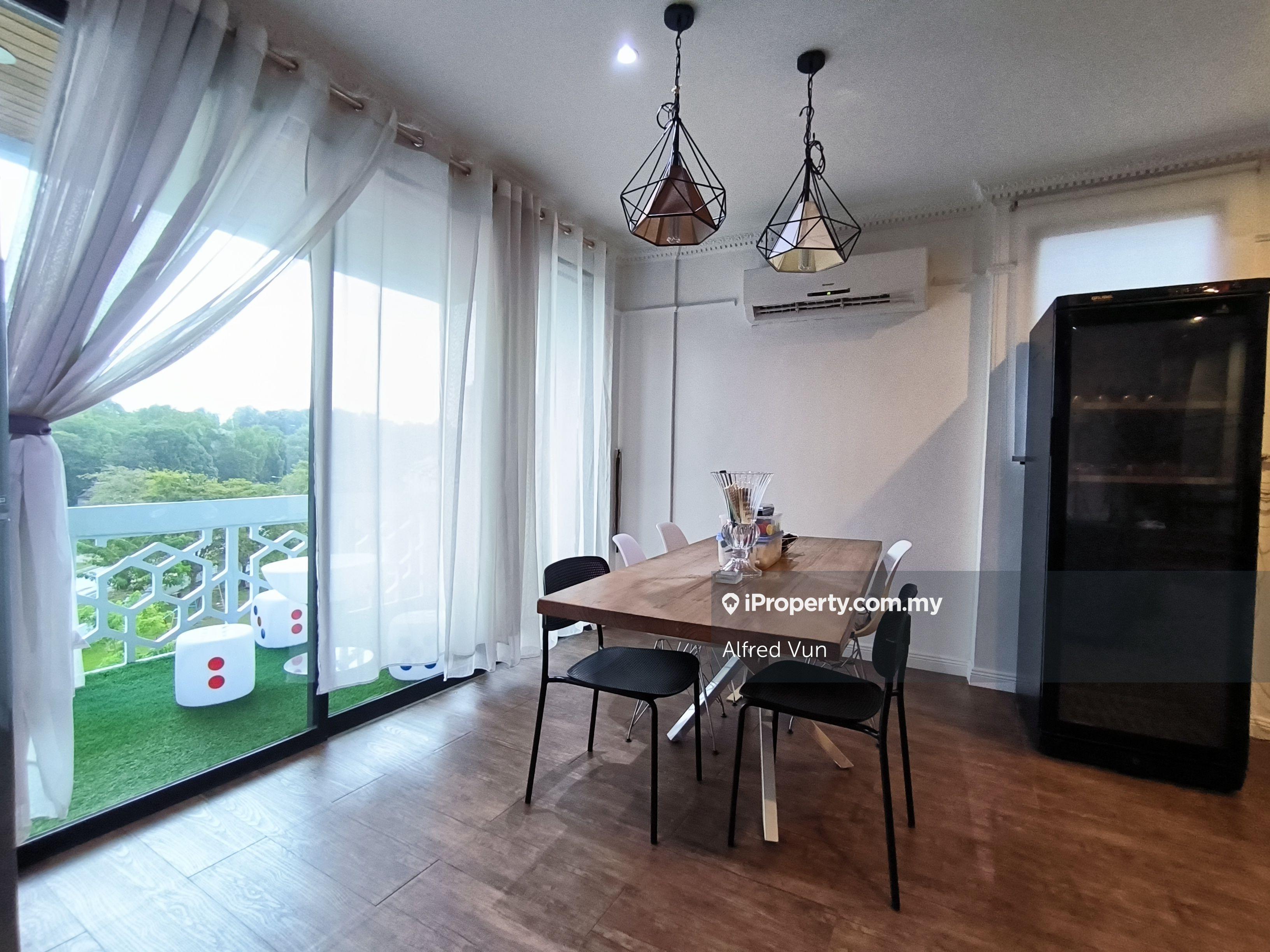 Garden View : The Colonnades Condo