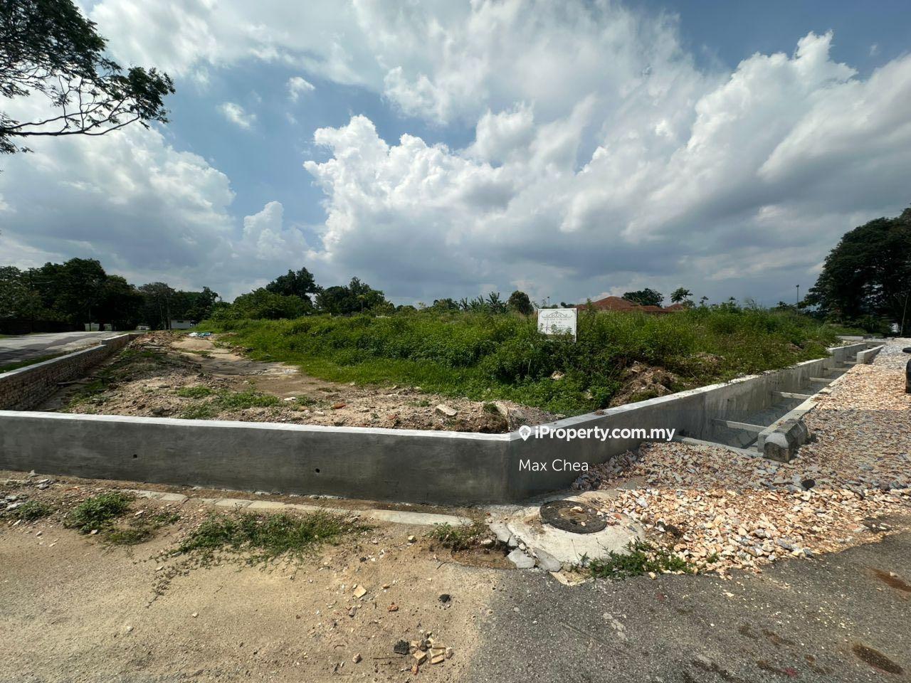 Empty Flat Residential Bungalow Land. Ideal for Your Dream Home