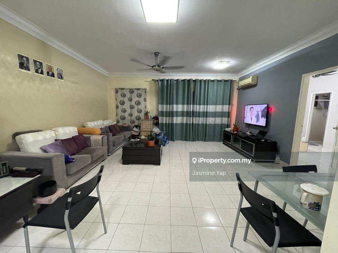 Ground Floor Unit in Palm Spring Condo Kota Damansara near MRT