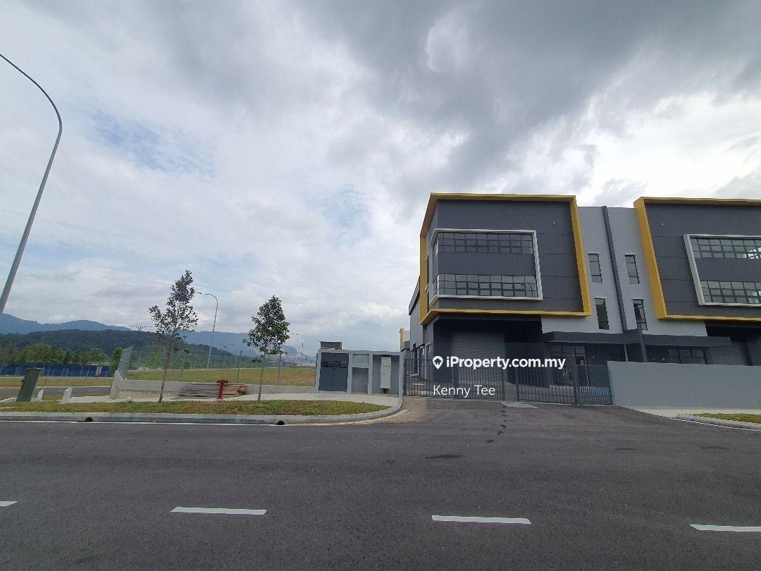 New High ceiling corner factory rent 