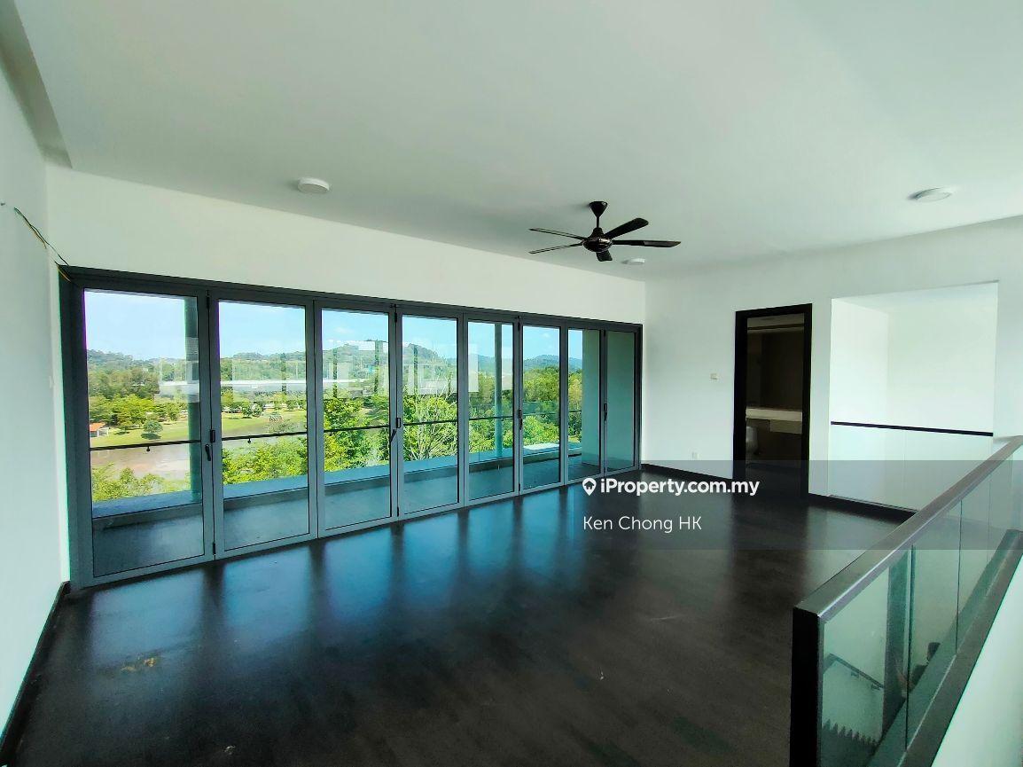 Lake garden frontage house