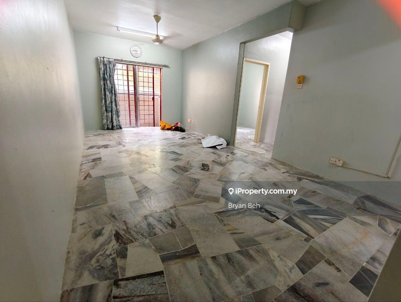 Below Market G floor