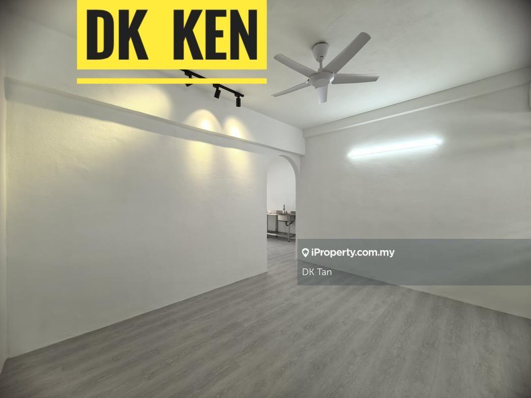 Taman Sri Relau Bukit Jambul 700sf Freehold Renovated 