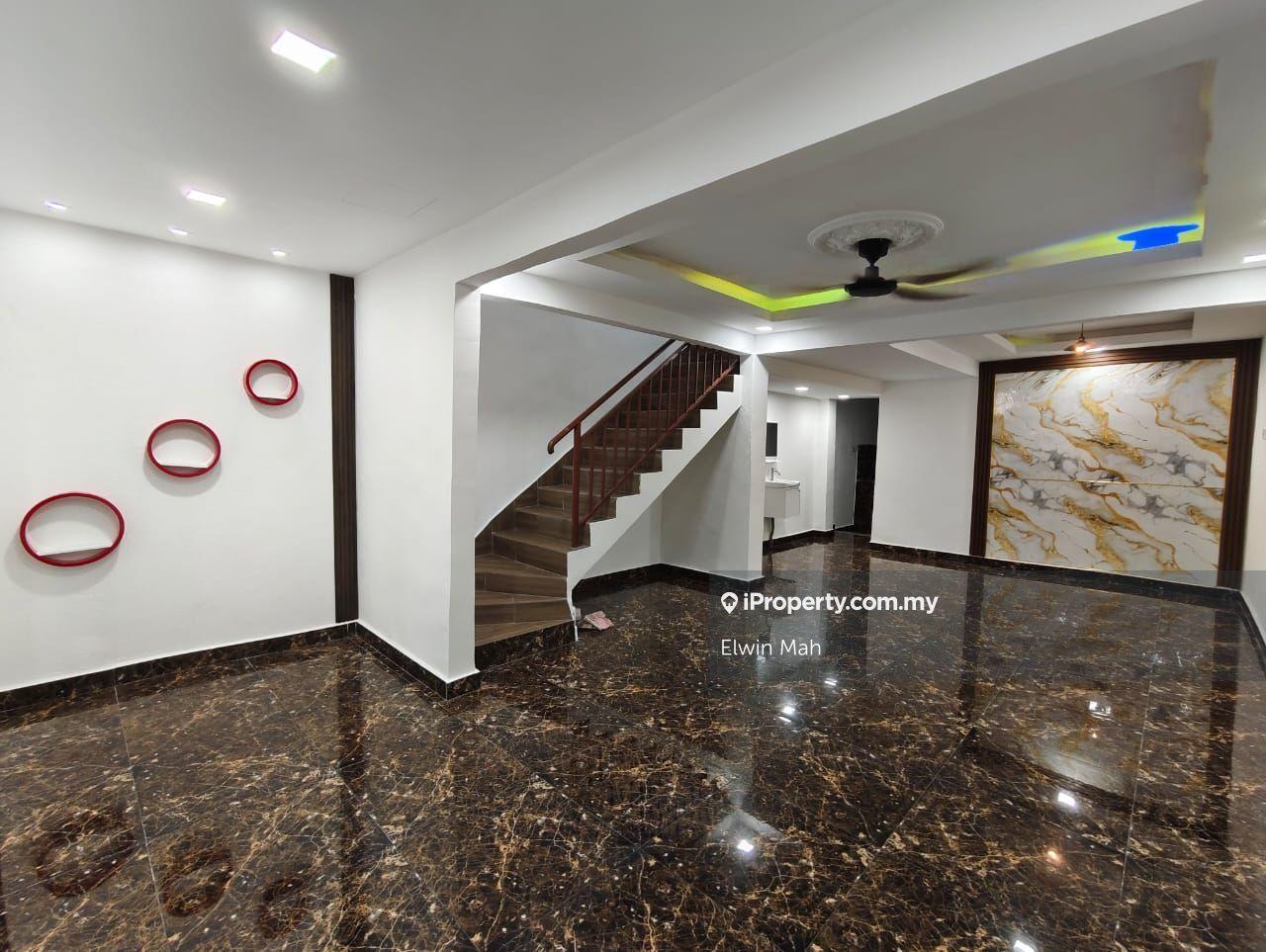 Fully Renovated & Fully Extended 2 Storey Terrace Move In Condition
