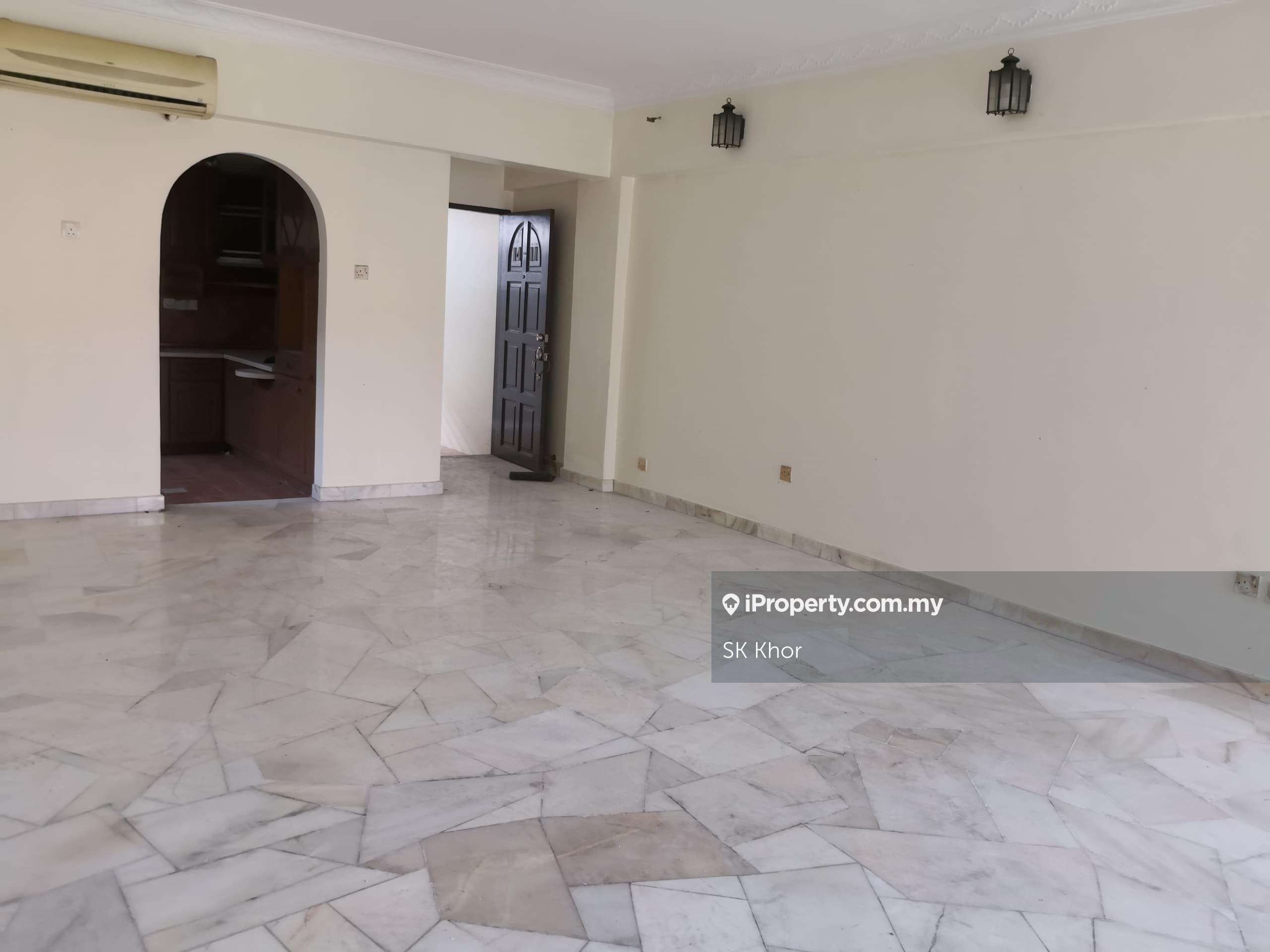 Strategic Location: Town area, Shops and Bank within Walking Distance