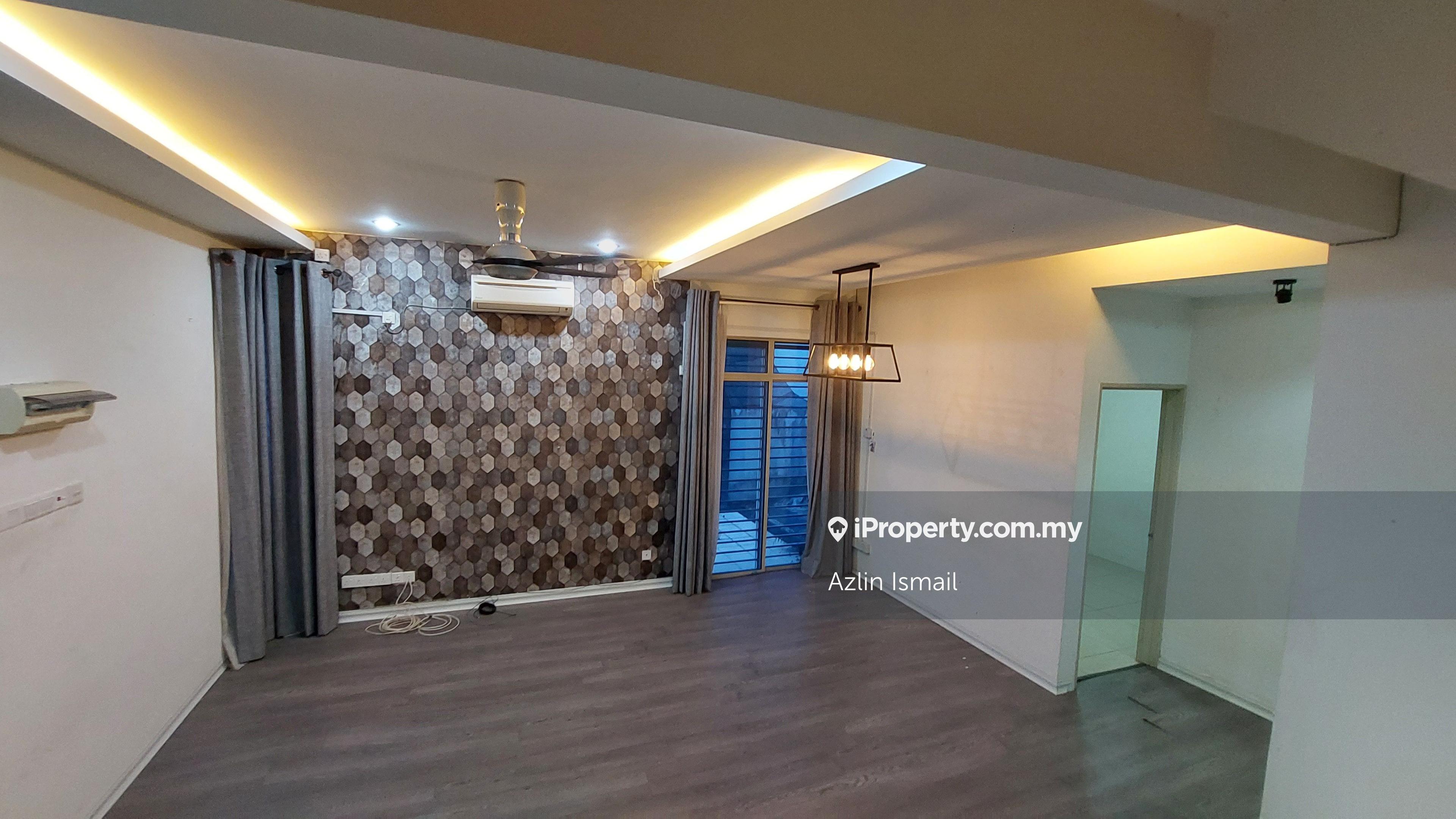 Double Storey Semi D Cluster Royal Ivory 2 Bandar Saujana Putra 
