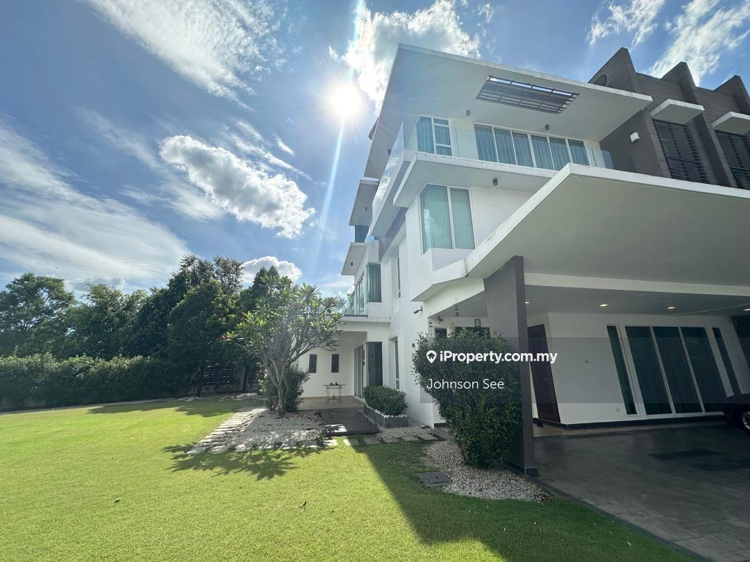 Fully Renovated & Extended, Good Unit Condition with Huge Garden