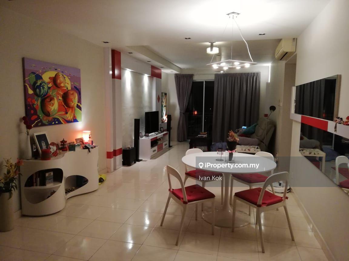 Well Maintained Unit With 2 Carpark Lot