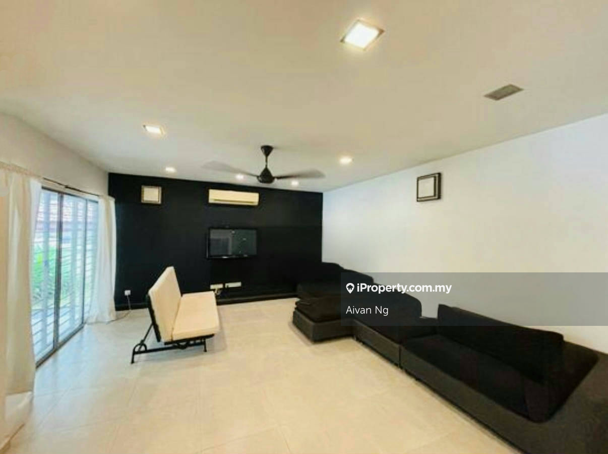 Good Location with Move In Condition & Renovated 2 Storey Semi-D House