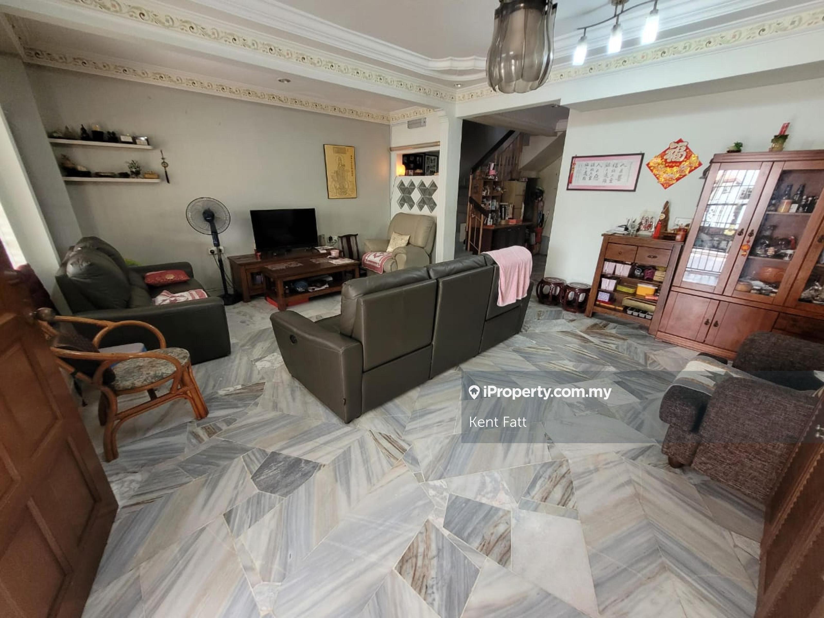 Corner 2 Storey Terrace House Puchong Fully Renovated Fully Extended