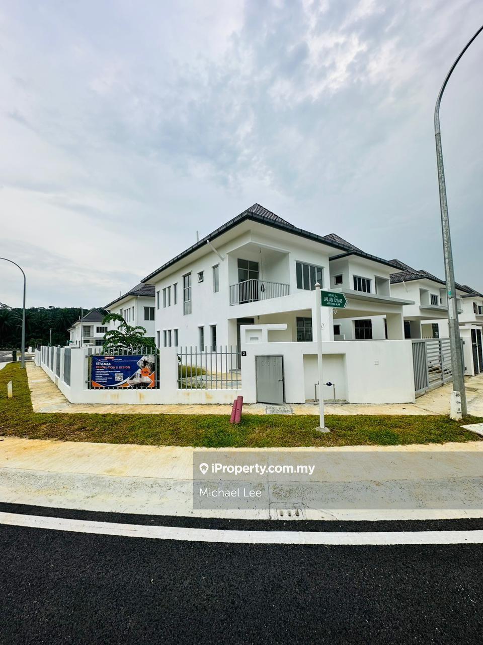 Double Storey corner House For Rent
