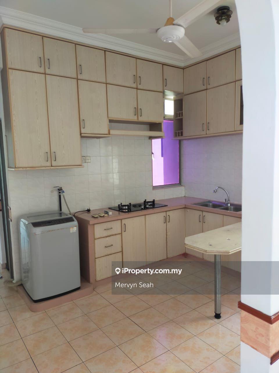 Taman sri bunga 1000 Sqft 1 Car Park Fully Furnished Rare In Market