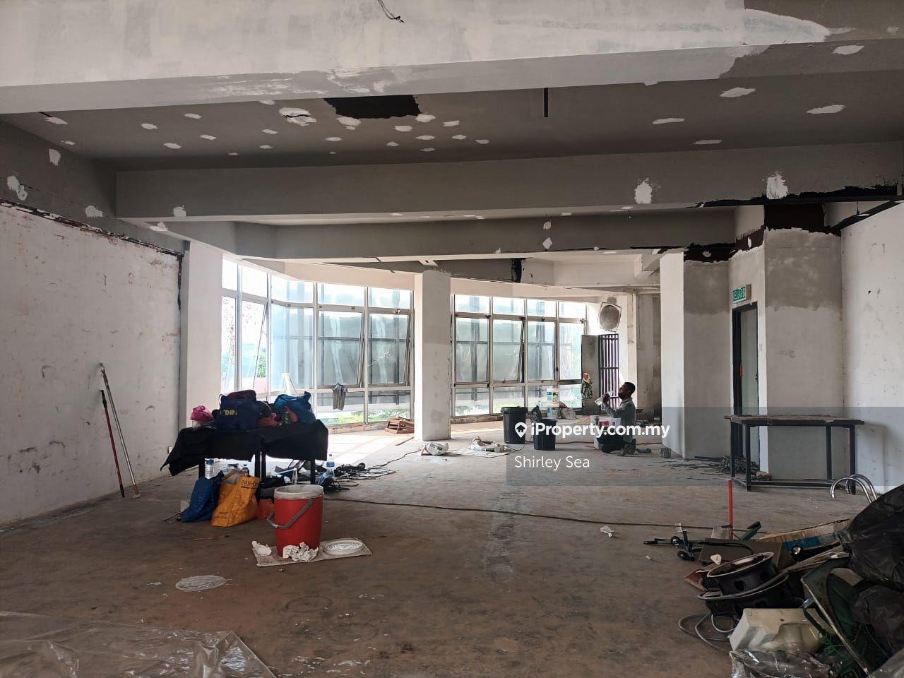Corner shop at Dataran C180, Traders Square, Cheras Rm13,000