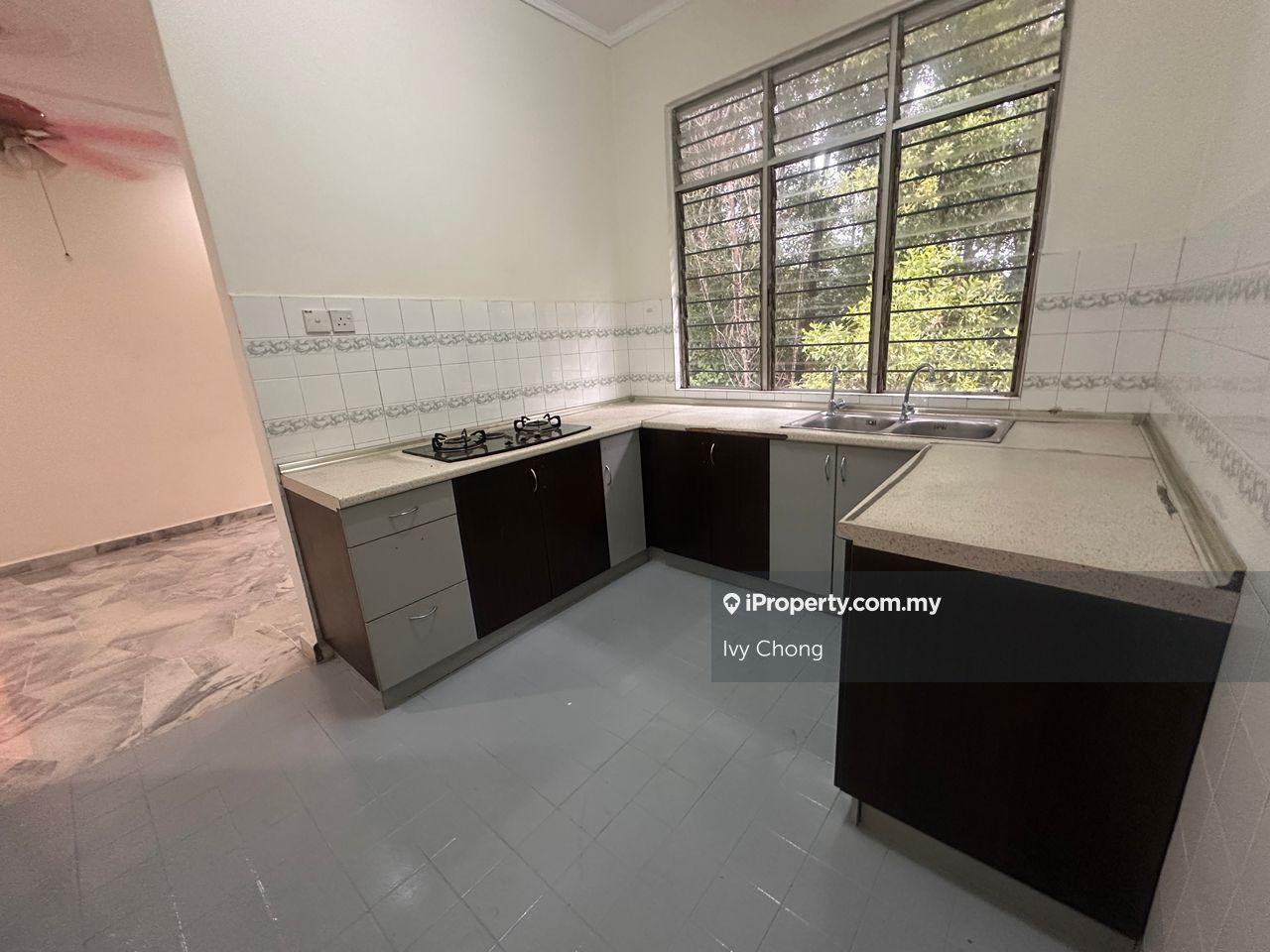 Kesuma Apartment Bandar Kinrara Well Maintained Apartment for Sale.
