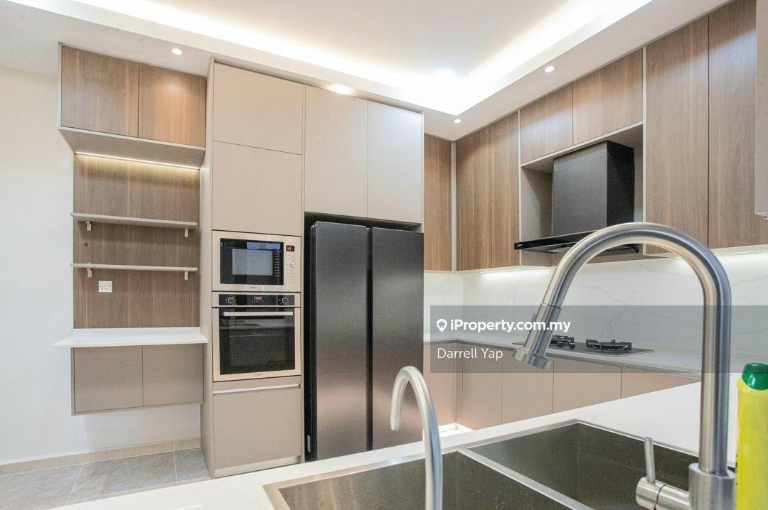 Newly renovated bungalow with swimming pool.
