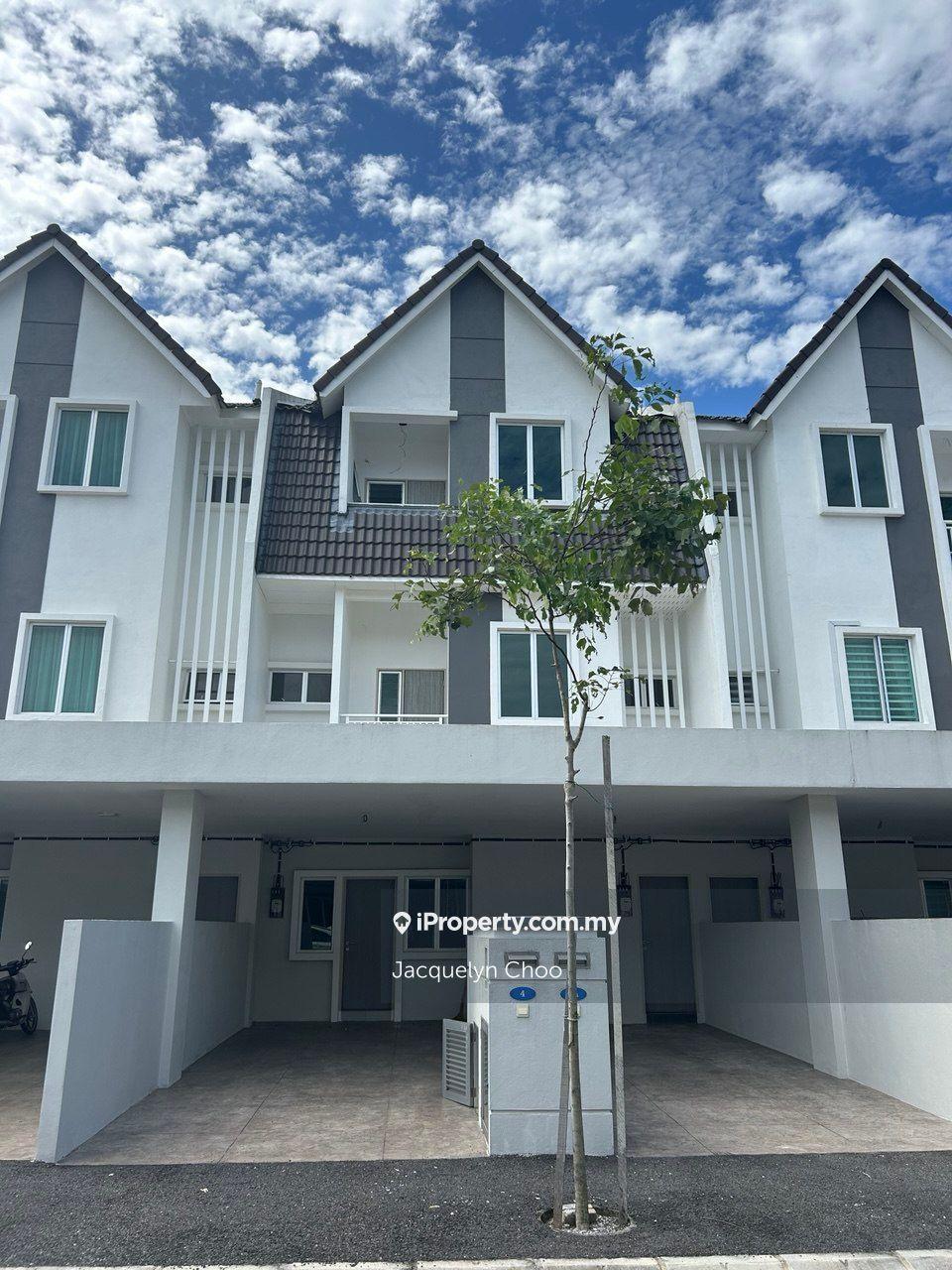 Goshen Jalan Kuala Kangsar Townhouse 3 Rooms Lower Unit For Rent