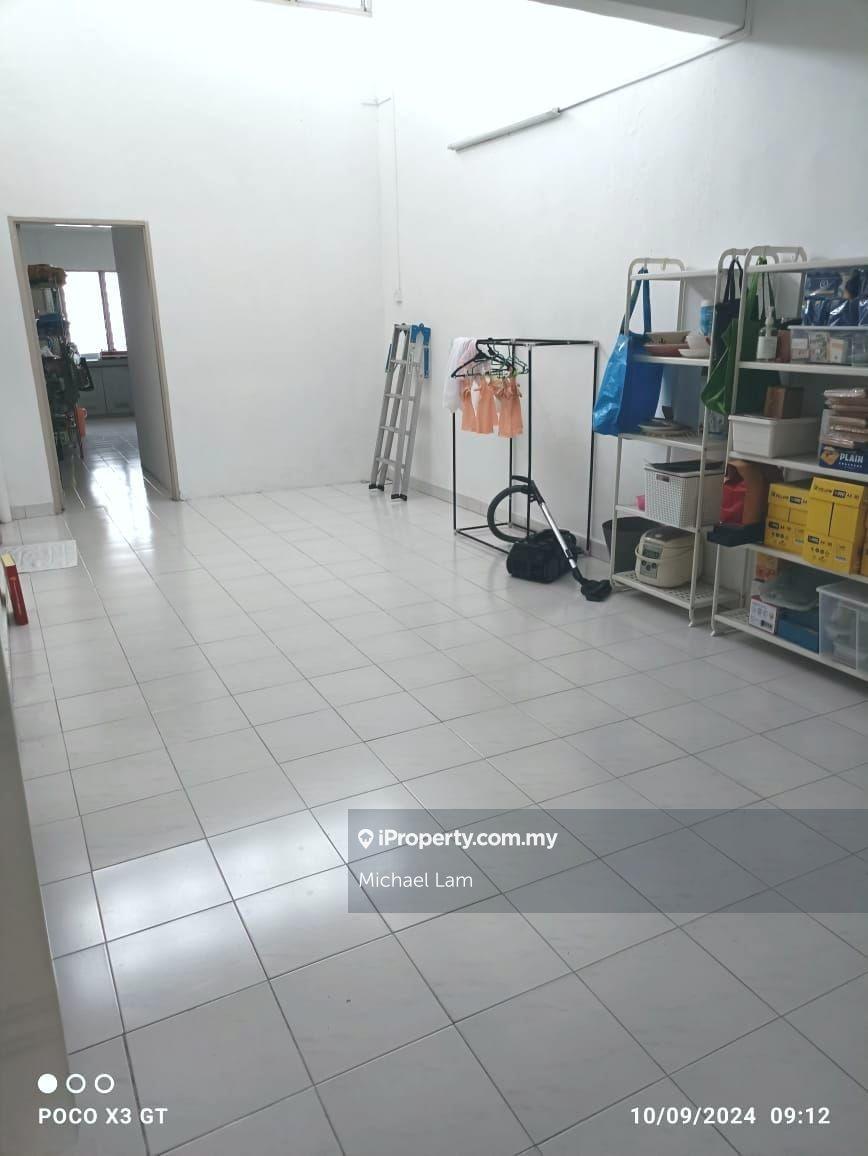 Terrace house for Sale