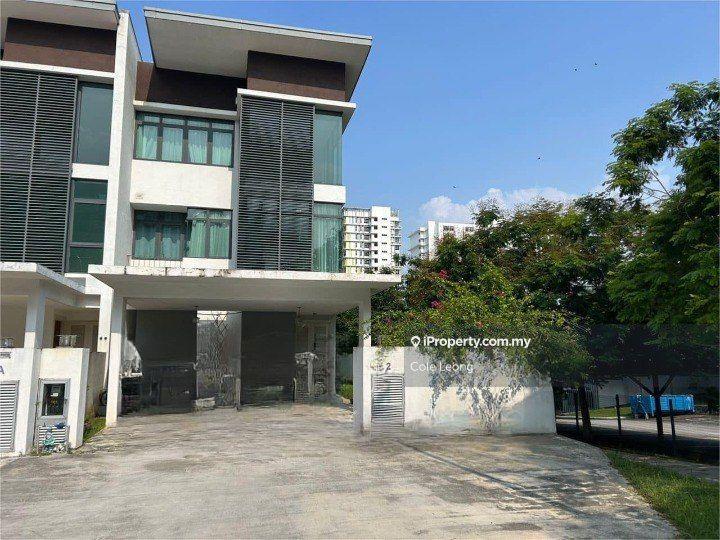 Cyberjaya Corner 3 Storey Terrace House Selling Below Market Price 45%