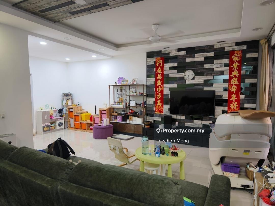 Renovated & Good Condition / Saujana Damansara 2sty