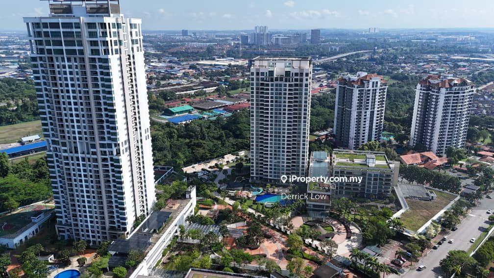 Luxury Condominium Molek Pines 4 for Sale, Perfect Package