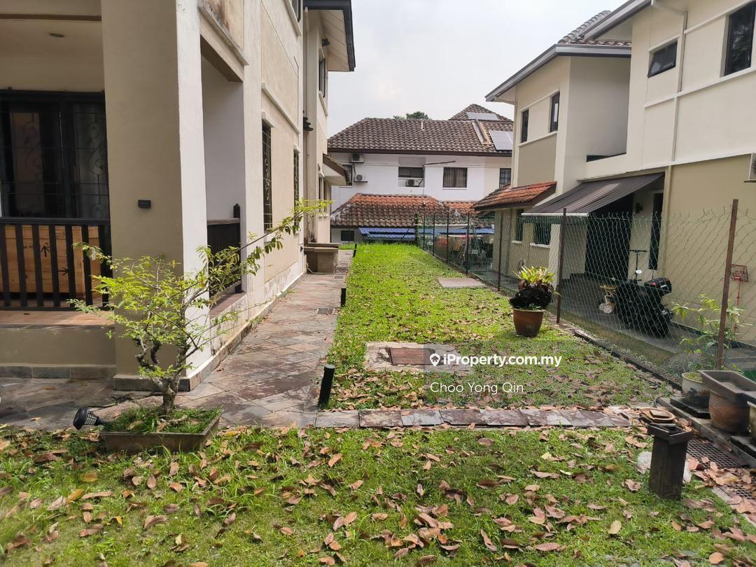 2.5 Sty Well-Maintained Semi-D for Sale