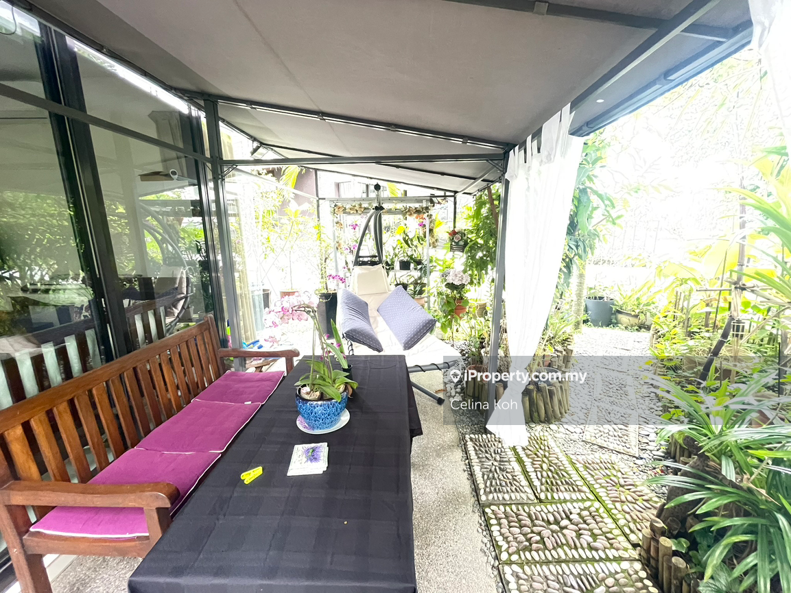 Endlot Modern link house with big land backyard