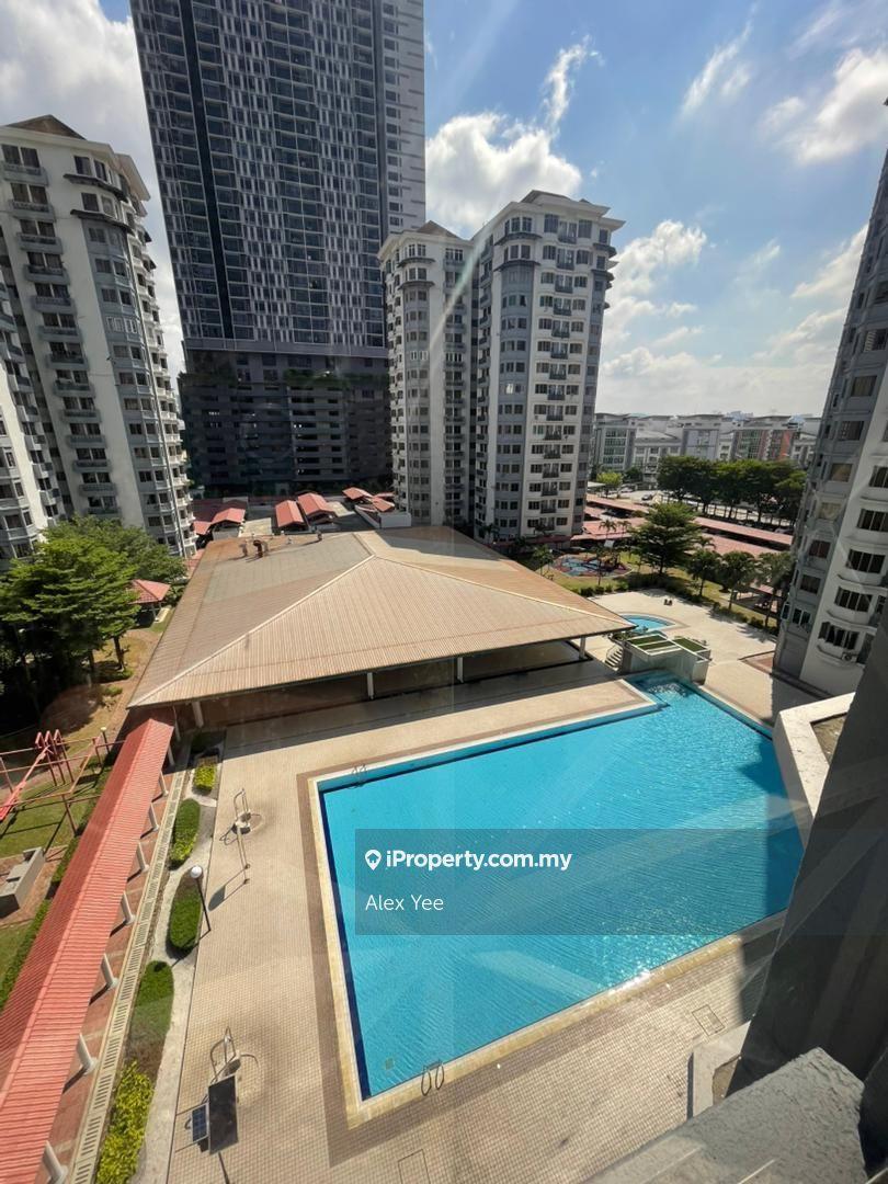 Corner unit, newest lrt 3 station, pool view, well kept, spacious